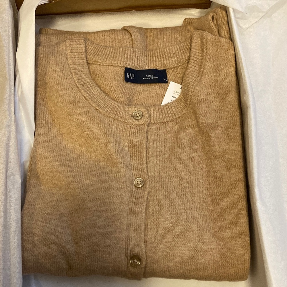 GAP Women's Classic Camel Cardigan